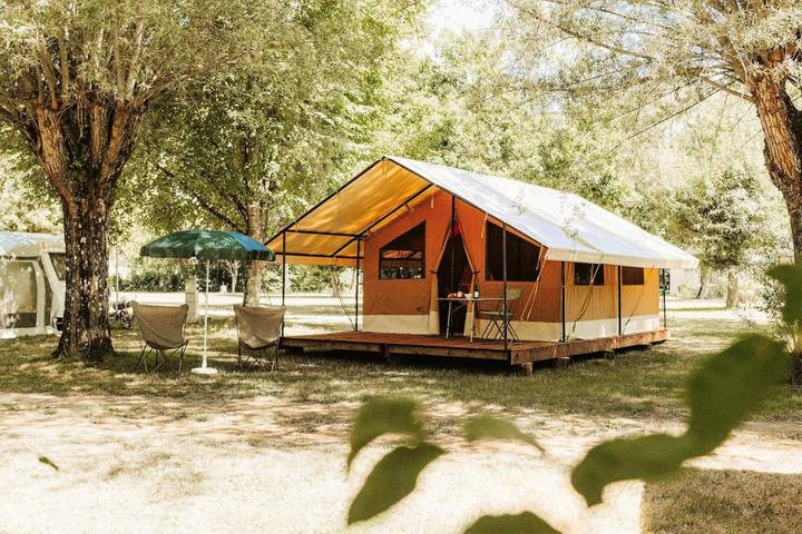 Location de vacances pour 2 personnes, avec Terrasse ainsi que Piscine et Vue à Guillestre - 2