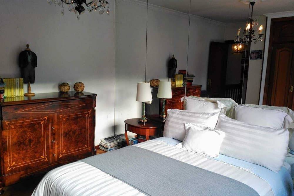 Entire apartment, Original Duplex Penthouse with fantastic views of the estuary and the town of Viveiro in Viveiro, Galician Coast