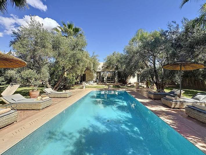 Villa for 12 people, with yard and terrace, with pets in Marrakech