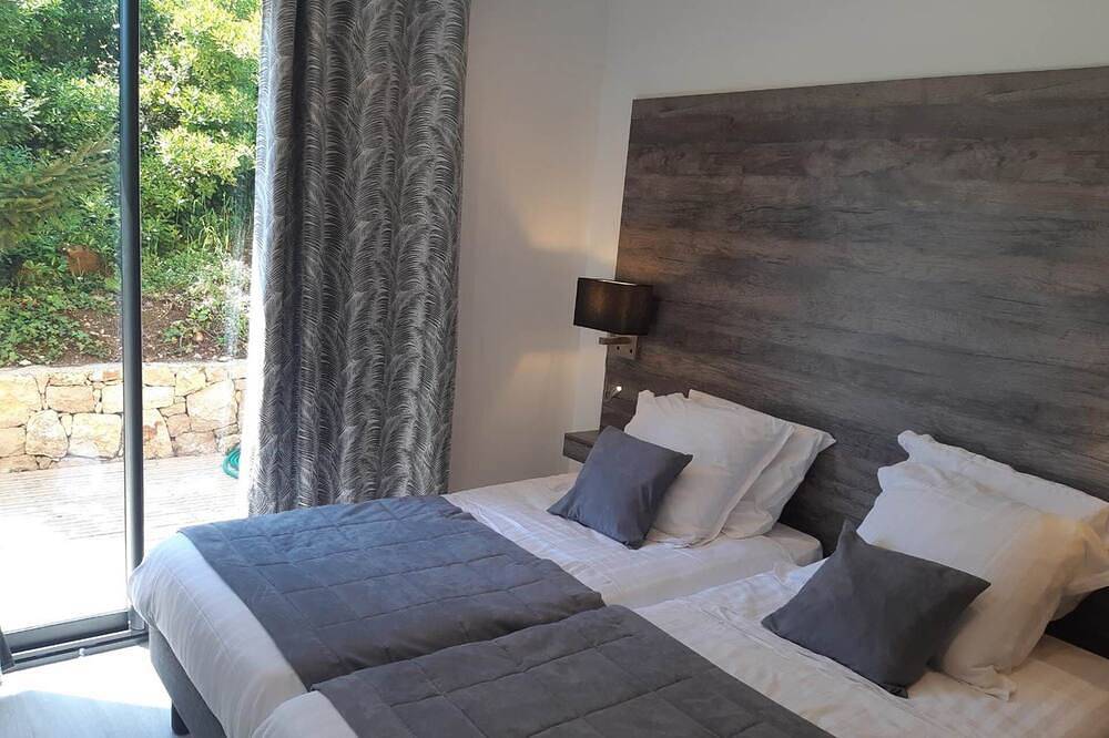 Entire apartment, 3 Pieces de Luxe Rez de Jardin \" les Embruns\" in Èze, Nice region