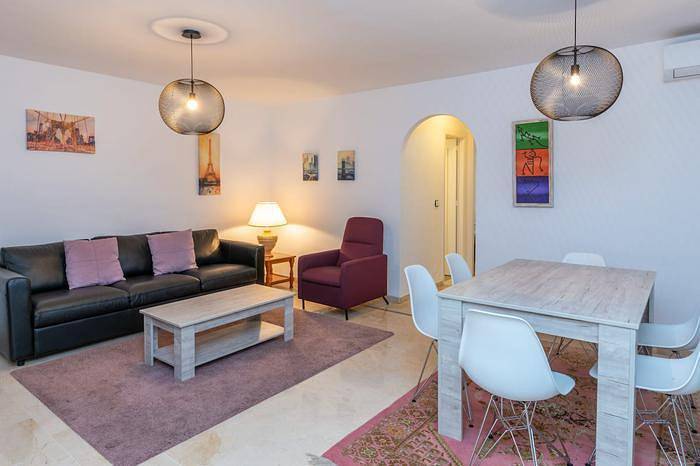 Entire apartment, Peaceful 2Br apt. with Iptv/Wifi/Ac/Pool in Fuengirola, Costa del Sol