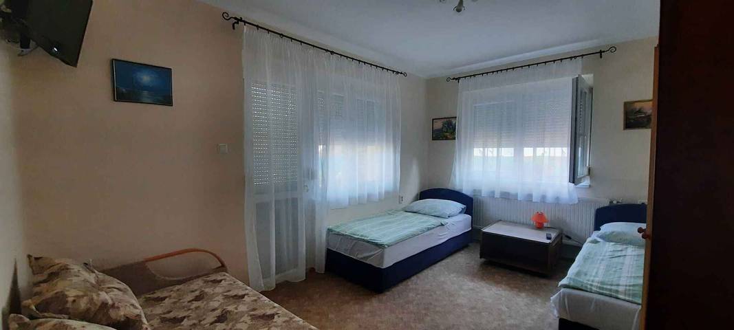 Ganze Ferienwohnung, Ferienwohnung im Erdgeschoss in Keszthely, Balaton Region