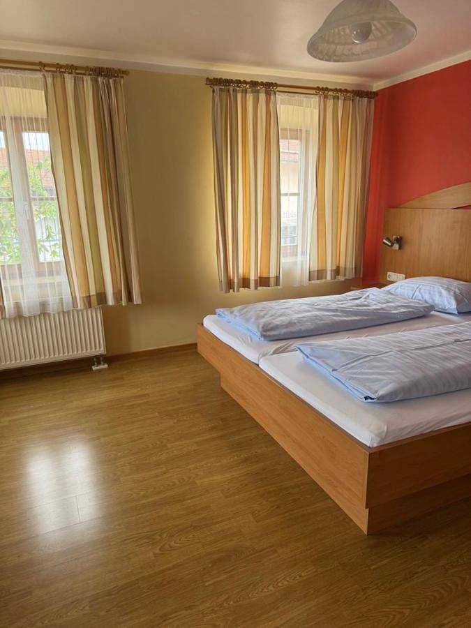Landgasthof Neuwirt Seeon in Seeon, Seebruck