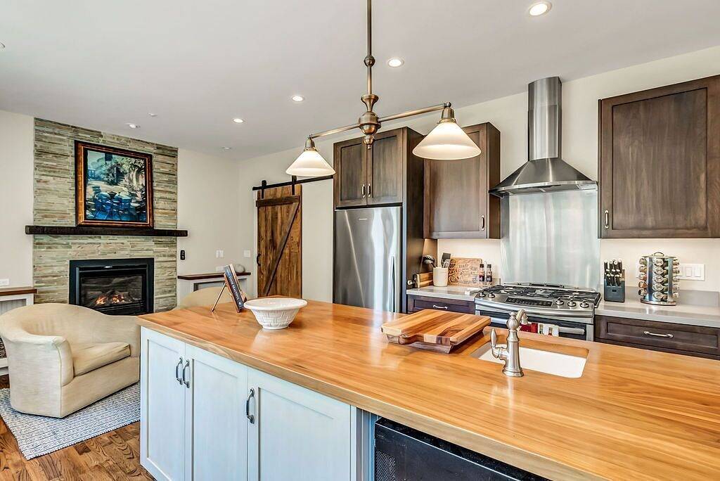 Creekside Cottage ~ Gorgeous cottage just 3 blocks from the Historic Sonoma Plaz in Sonoma, California North Coast