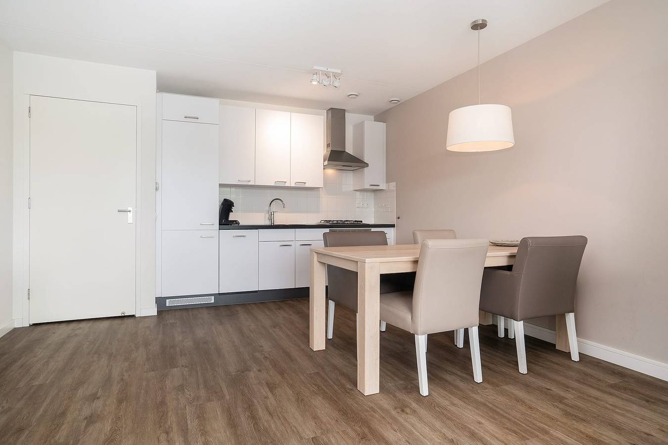 Ganze Wohnung, Geräumige und luxuriöse Wohnung im ersten Stock mit Balkon - Kaag (10) in Warmond, Niederländische Nordsee