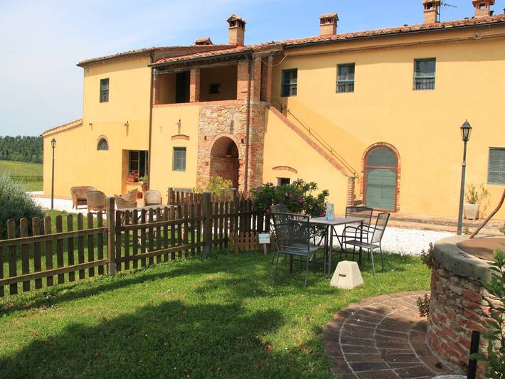 Agriturismo per 2 persone, con piscina e idromassaggio, con animali domestici in Provincia di Livorno