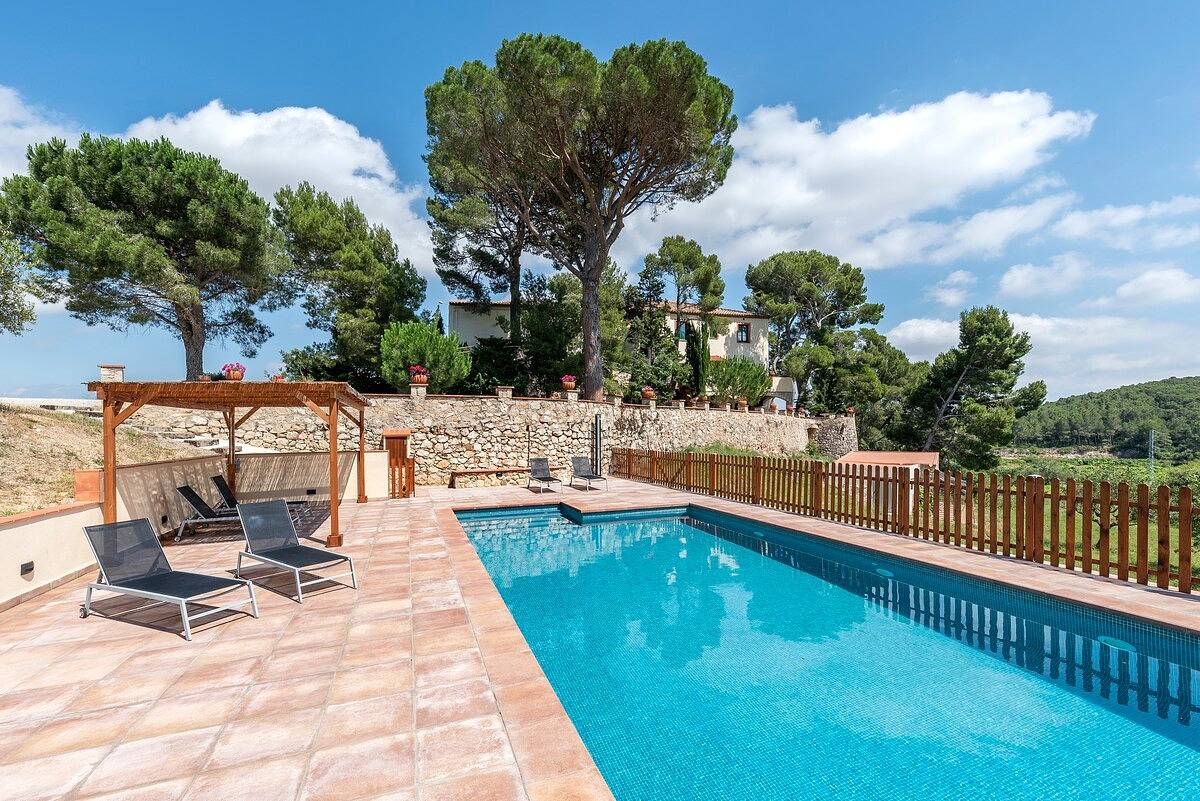 Chalet para 18 personas con piscina in Figuerola del Camp, Alto Campo