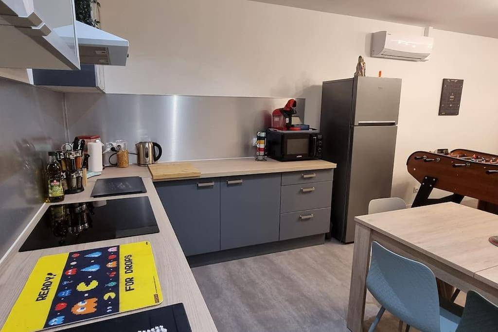 Maison climatisée " Pac-Man" entre collègues, amis, famille - barbecue - Netflix - Prime - Baby foot 50cts - jusqu'à 9 personnes - in Saint-Seurin-sur-l'Isle, Région de Libourne