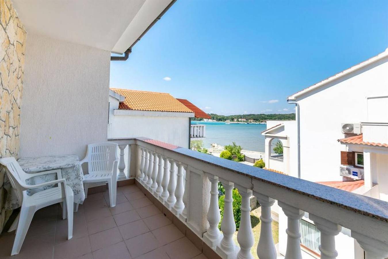 Ganze Wohnung, Ferienwohnung in Lopar mit Meerblick, Terrasse, Klimaanlage, W-Lan (4419-2) in Lopar, Rab