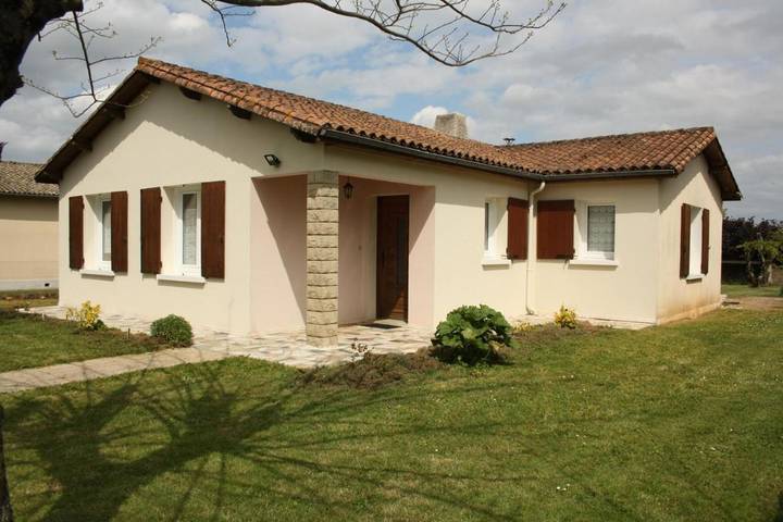 Location de vacances pour 4 personnes, avec jardin dans Valence-en-Poitou