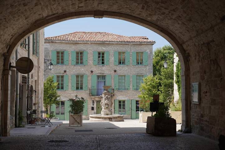 Chambre d’hôte pour 4 personnes, avec Terrasse et Jardin ainsi que Piscine et Vue à Barjac