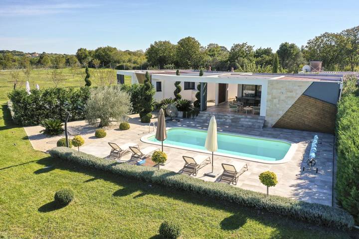 Villa für 6 Personen, mit Garten und Pool - 1
