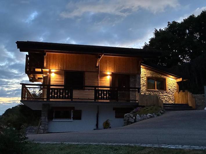 Gîte pour 8 personnes, avec Balcon et Jacuzzi ainsi que Terrasse et Jardin à Chevenoz - 4