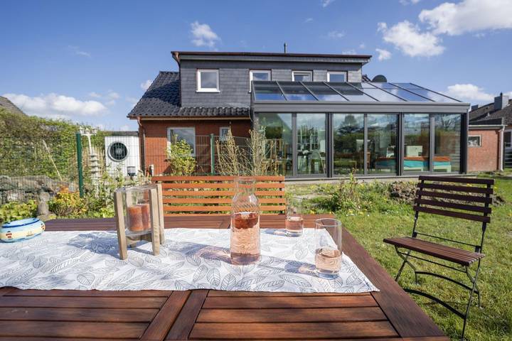 Ferienhaus für 9 Personen, mit Terrasse und Garten in Emden