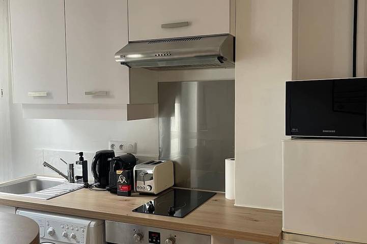 Appartement entier, Grand appartement lumineux à 6 minutes du métro accès rapide Paris in Clichy, Hauts-de-Seine