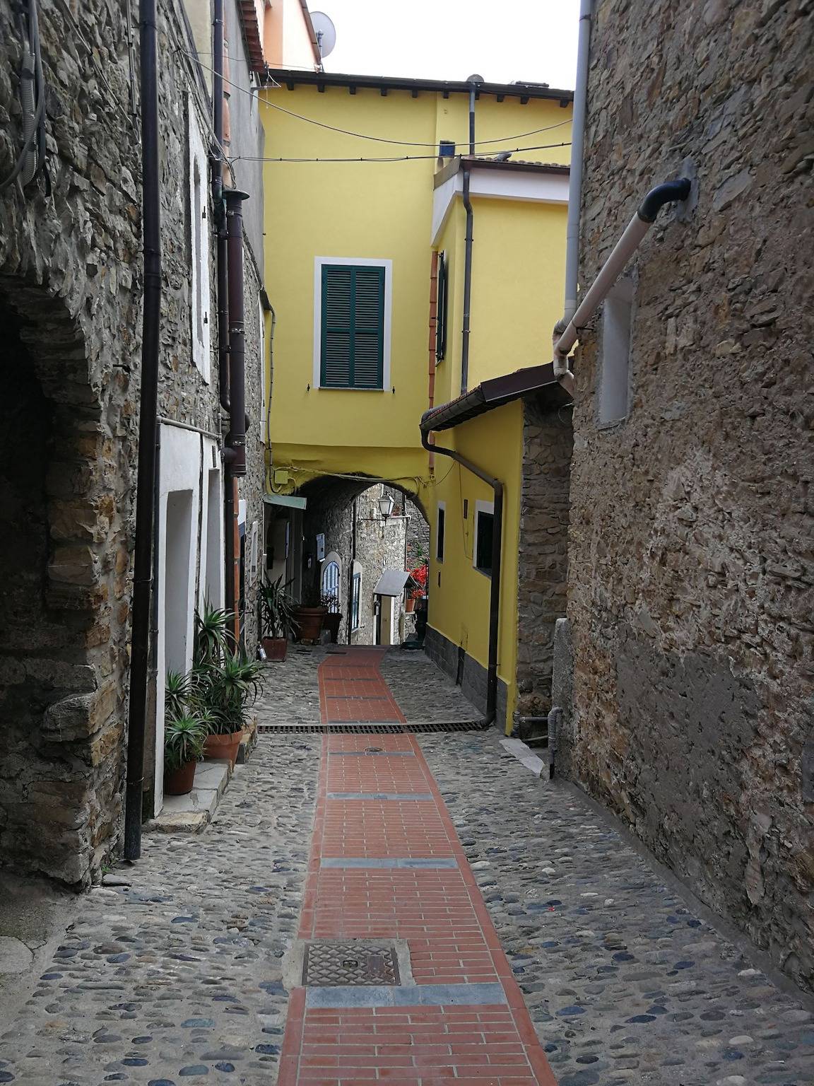 Ganze Ferienwohnung, Ferienwohnung für 7 Personen mit Terrasse in Cipressa, Riviera di Ponente