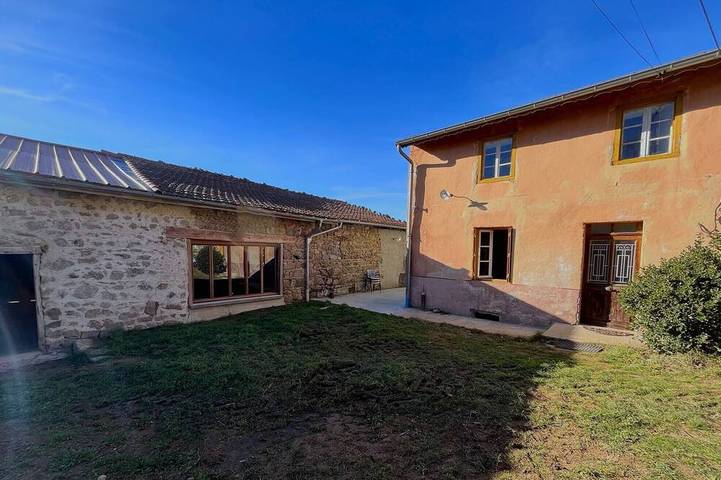 Agriturismo pour 14 personnes, avec sauna ainsi que jardin et jacuzzi dans Montbrison