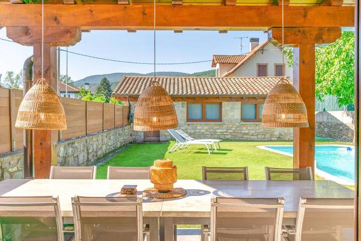 Chalet para 6 personas, con terraza además de jardín y piscina, Se admiten mascotas en Navarra - 4