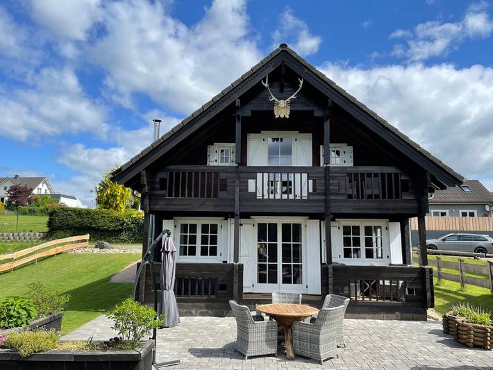 Vakantiehuis 'Haus 4 Jahreszeiten' met privéterras, tuin en wifi in Medebach, Hochsauerlandkreis