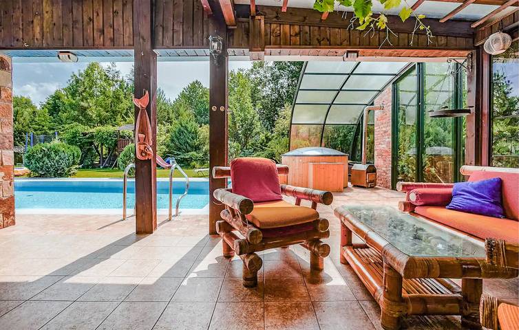 Ferienhaus für 14 Personen, mit Terrasse und Whirlpool sowie Pool und Sauna in Polnische Ostsee - 2