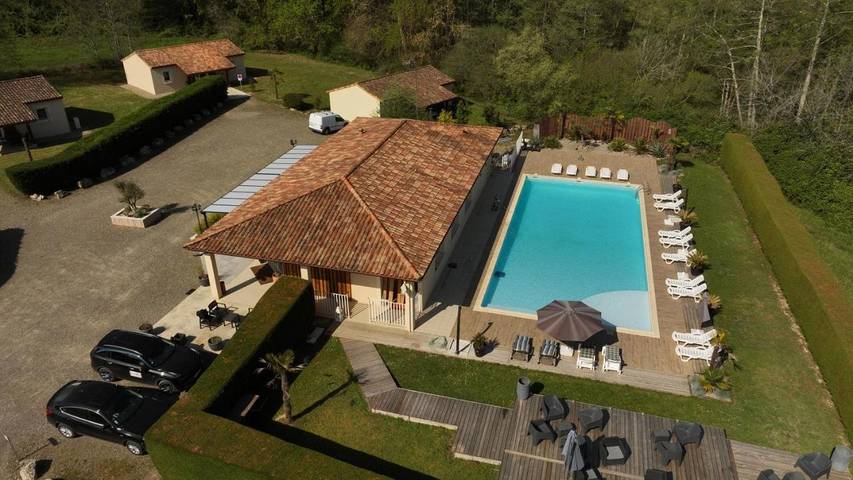 Hôtel pour 8 personnes, avec jardin ainsi que piscine et bassin pour enfant, animaux acceptés - 1