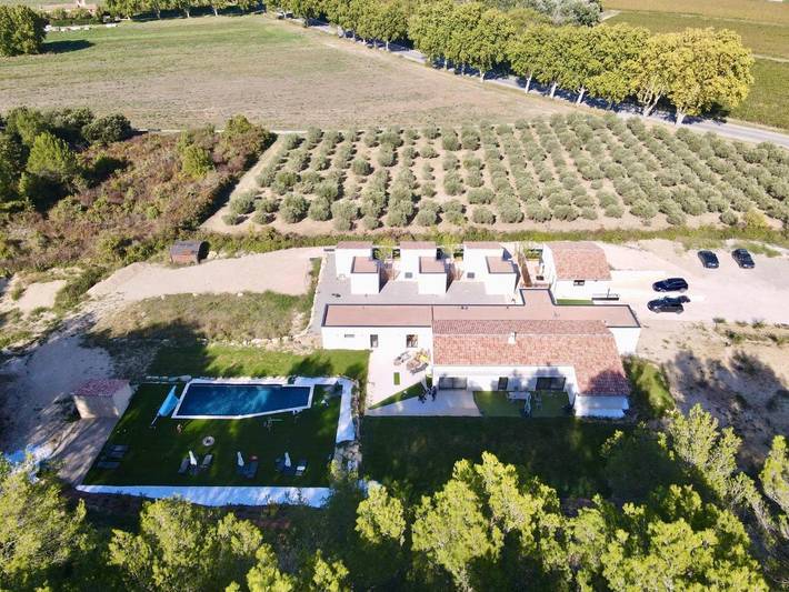 Chambre d’hôte pour 2 personnes, avec Balcon et Terrasse ainsi que Jardin et Piscine à Rognes