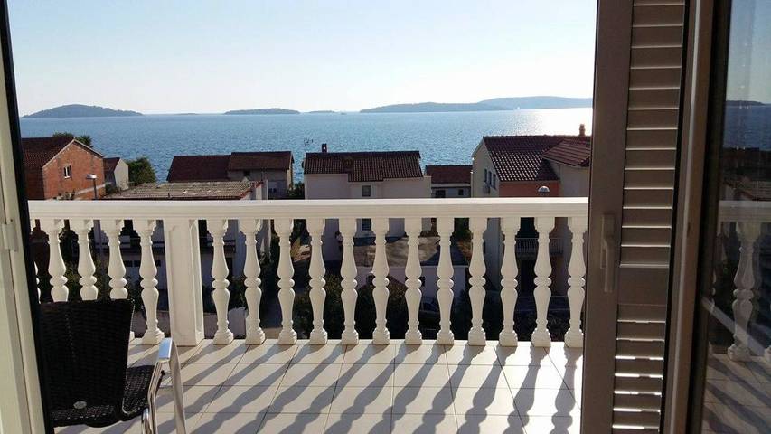 Ferienwohnung für 2 Personen, mit Garten und Ausblick in Grad Šibenik - 2