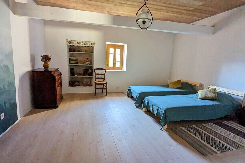 Vacation rental lakes, vineyards and mountains area in Massignieu-de-Rives, Belley