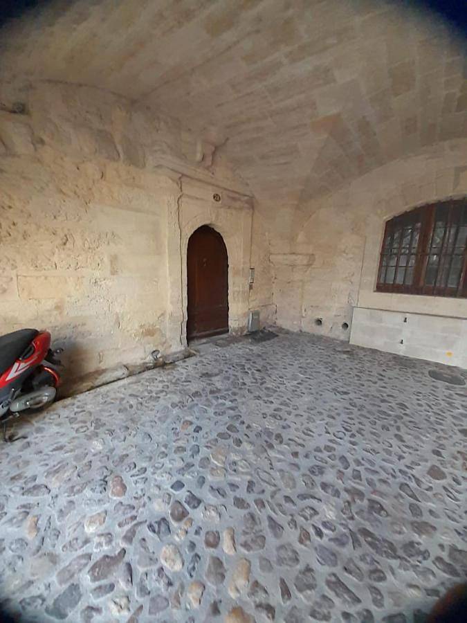 Double Room with Private Bathroom in Uzès, Région de Nîmes
