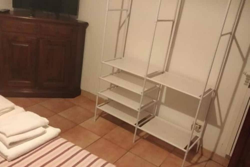 Grandma's House - Double Room with Private Bathroom in Casola in Lunigiana, Parco Regionale delle Alpi Apuane