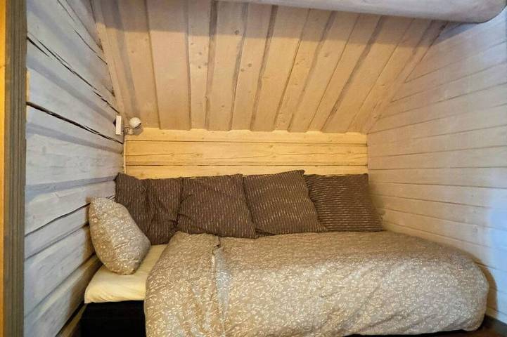 Blockhütte mit Sauna am See in Isaberg in Nissafors, Isaberg