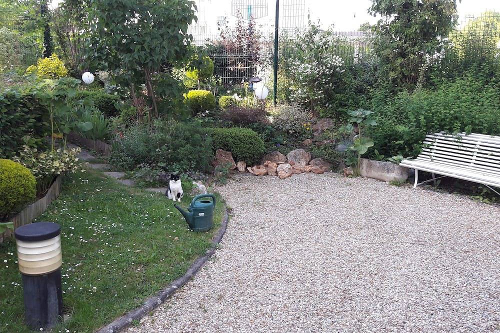Appartement entier, Studio au centre d'Antony, proche du Rer in Antony, Hauts-de-Seine