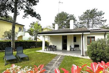 Villa mit pool für 7 Personen, mit Garten und Pool sowie Terrasse in Bibione