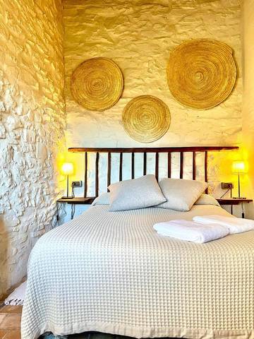 Gîte pour 2 personnes, avec vue ainsi que terrasse et jardin, animaux acceptés à Vallfogona de Ripollès