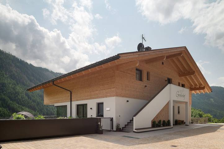 Apartamento inteiro, Apartamento 'König Laurin' com vista para a montanha, terraço partilhado e acesso Wi-Fi in St. Zyprian, Tires (Itália)