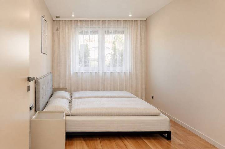 Ganze Wohnung, Fischers Apartment 1 Neubau Erstbezug 2-Schlafzimmer Parkplatz Terrasse See 1 km in Starnberg, Starnberger See