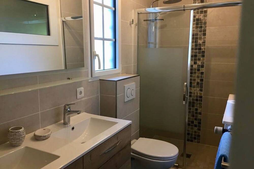 Renovated landaise style house with enchanted garden, 2 steps from the lake in Lac de Lacanau, Lacanau