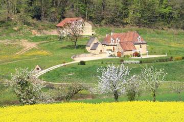 Gîte pour 8 personnes, avec terrasse et jardin à Jayac