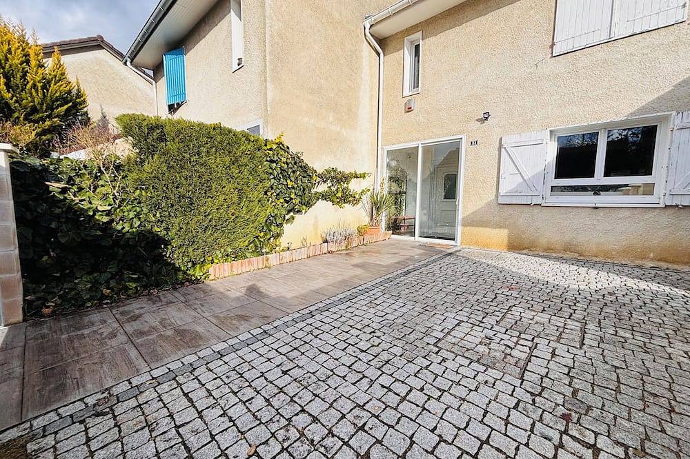 House 8 pers with garden - Near Geneva (15 min) - Ideal for families & professionals in Vétraz-Monthoux, Saint-Julien-en-Genevois region