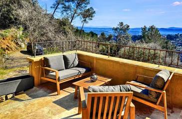 Location de vacances pour 6 personnes, avec jardin et terrasse à Cotignac