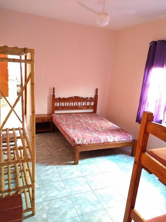 Komfortables und luftiges Haus in Mongaguá Ideal für Familien mit flexiblen Zeiten in Mongaguá, Baixada Santista