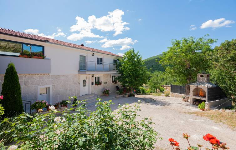 Ferienhaus für 7 Personen, mit Garten und Terrasse sowie Pool - 1