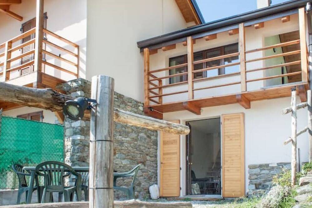 Cozy Lake-View Home with Garden, Starlink Wi-Fi and Relaxing Veranda in Bellano, Orobie Alpen West