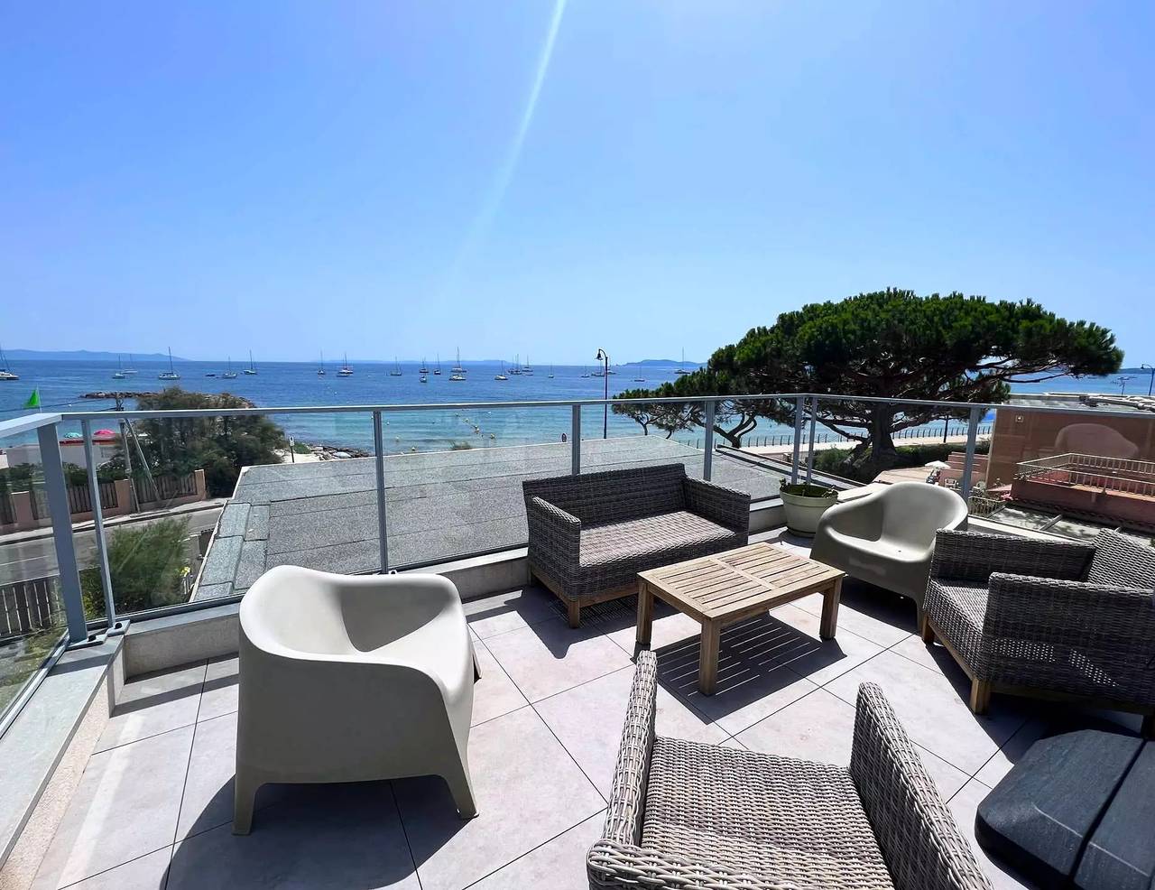 Villa climatisée pour 7 personnes vue mer, roof top et accès plage à Hyères in Hyeres, Parc national de Port-Cros