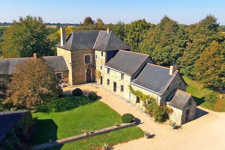Location de vacances pour 5 personnes, avec Jardin et Piscine à Gennes-sur-Glaize