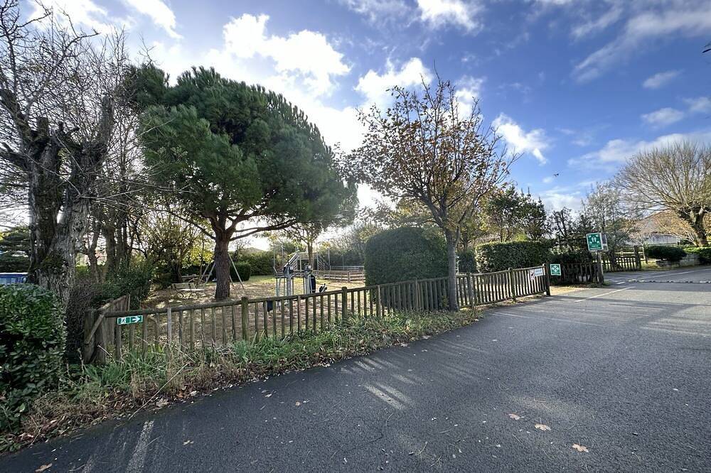 Location Oléron bord de mer à 150 mètres de la plage -4 personnes -Tv - piscines in La Cotinière, Saint-Pierre-d'Oléron