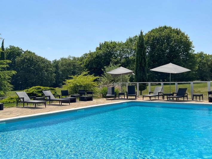 Hôtel pour 4 personnes, avec piscine et jardin, animaux acceptés