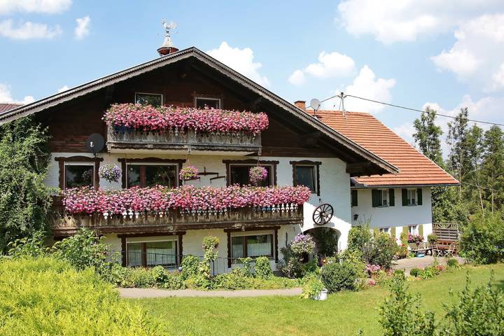 Ferienwohnung für 4 Personen, mit Garten und Terrasse, kinderfreundlich in Steingaden