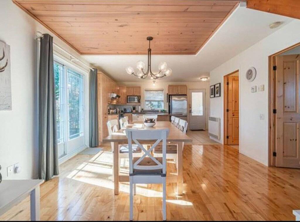 The Golf and Mountain View Retreat by Instant Suites in Mont-Tremblant