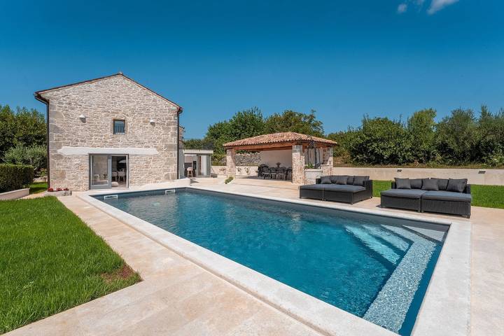 Finca für Gruppen für 8 Personen, mit Balkon und Terrasse sowie Garten und Pool in Kroatien